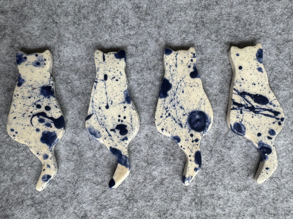 Keramieken Broche - Kat - Blauw-wit (prijs per stuk)