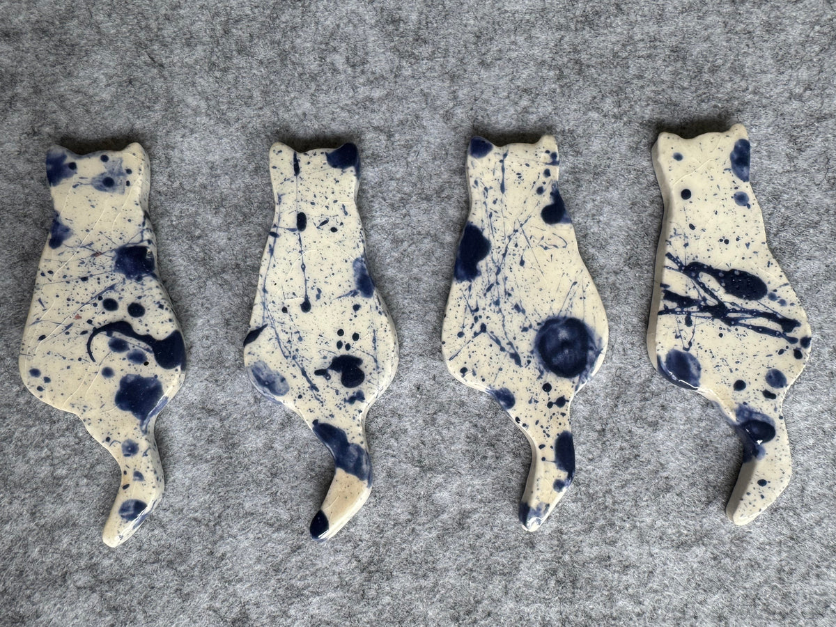 Keramieken Broche - Kat - Blauw-wit (prijs per stuk)