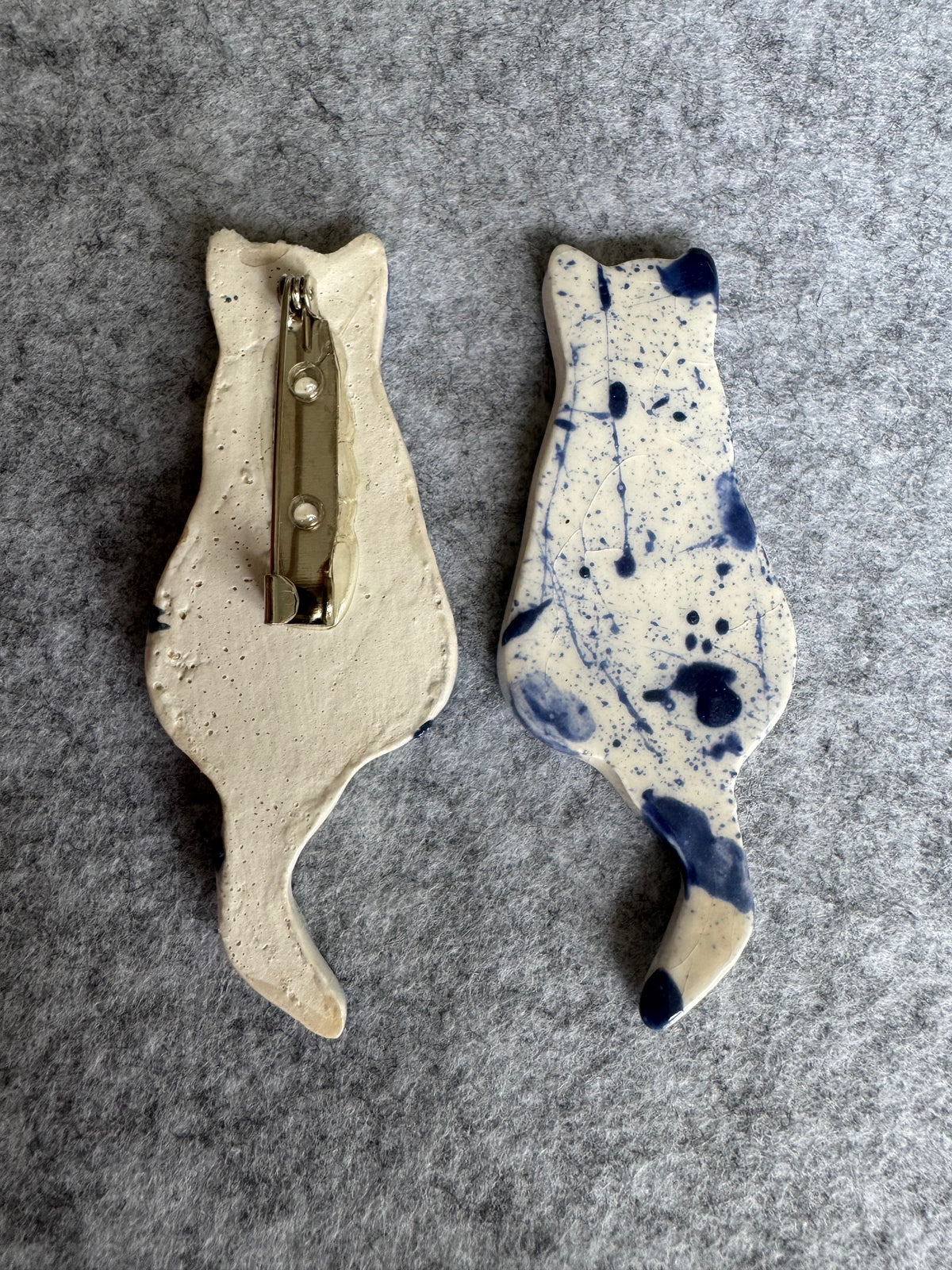Keramieken Broche - Kat - Blauw-wit (prijs per stuk)
