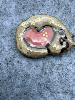 Keramieken broche - Kat hart (prijs per stuk)