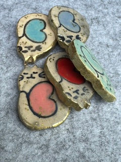 Keramieken broche - Kat hart (prijs per stuk)