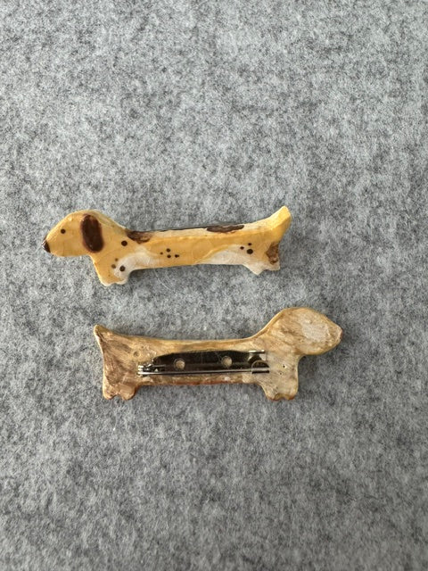 Keramieken Broche - Teckel Piebald