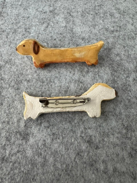 Keramieken Broche - Blonde Teckel