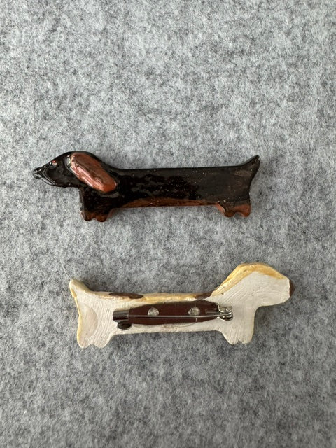 Keramieken Broche - Donker Teckeltje