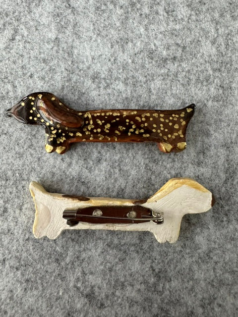 Keramieken broche - Teckel goud gespikkeld