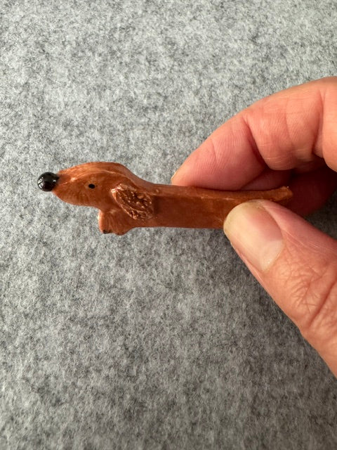 Keramieken broche - Teckel vos