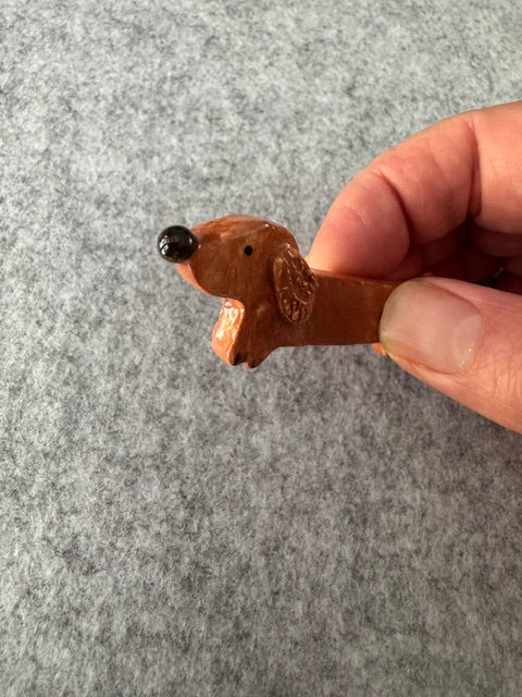 Keramieken broche - Teckel vos