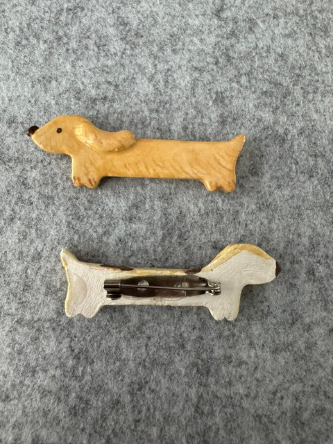 Keramieken broche - Teckel langharig blond