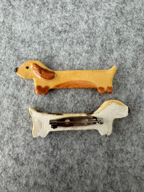 Keramieken broche - Teckel Tan blond