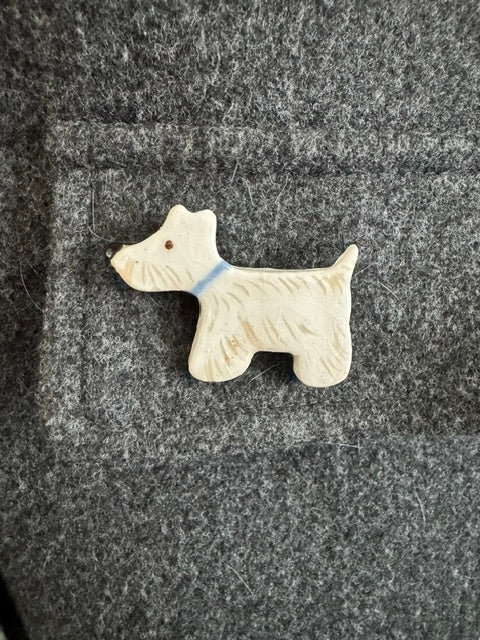 Keramieken broche - Scottie terrier lichtblauwe halsband