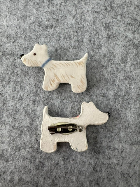 Keramieken broche - Scottie terrier lichtblauwe halsband