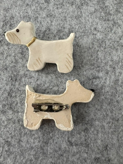 Keramieken broche - Scottie terriër gouden halsband