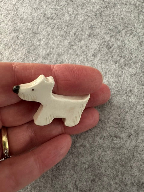 Keramieken broche - Scottie terriër wit