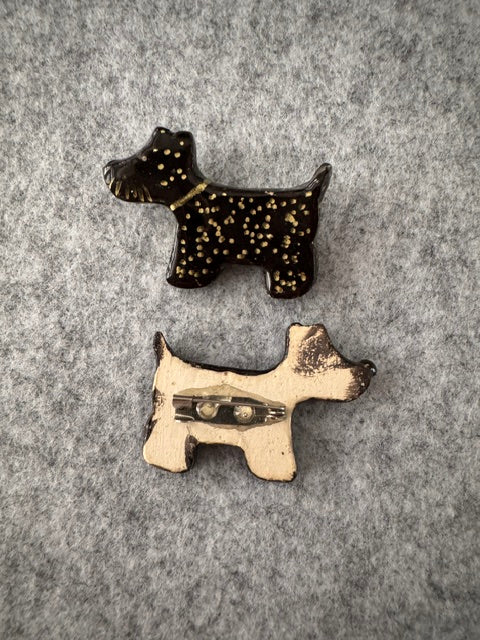 Keramieken broche - Scottie terriër zwart, gouden spikkels gouden halsband