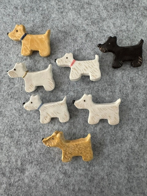 Keramieken broche - Scottie terriër zwart, gouden spikkels gouden halsband