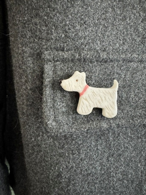 Keramieken broche - Scottie terrier met roze halsband